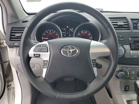 Used 2012 Toyota Highlander SE w/ Tow Pkg image 22