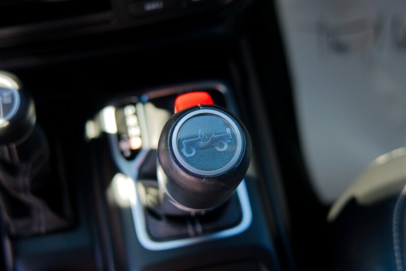 Used 2019 Jeep Wrangler Unlimited Sahara AWD/4WD image 39