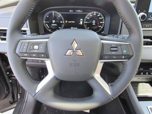 New 2025 Mitsubishi Outlander SE image 22