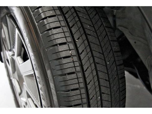 Certified 2025 Nissan Kicks S image 30