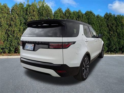 Certified 2024 Land Rover Discovery Dynamic SE image 4
