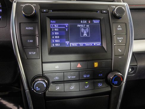 Used 2017 Toyota Camry SE image 22