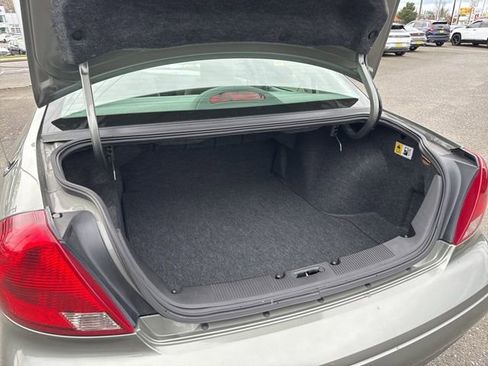 Used 2001 Ford Taurus SE image 18