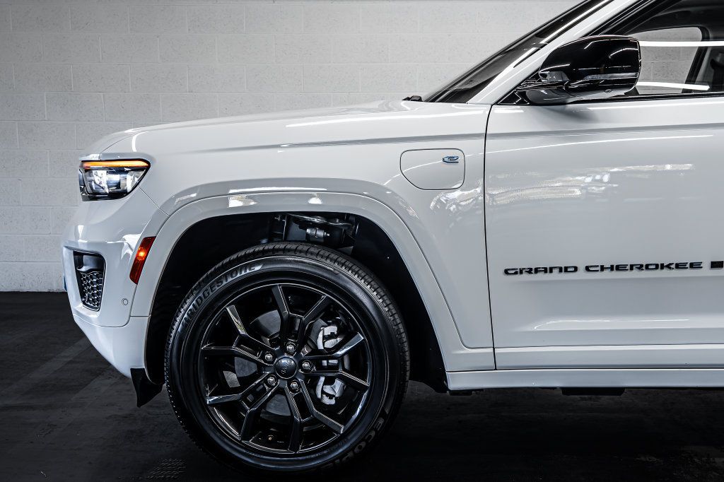 Used 2023 Jeep Grand Cherokee 30th Anniversary AWD/4WD image 12