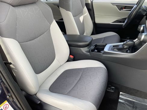 Used 2019 Toyota RAV4 XLE image 10