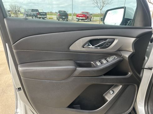 Used 2020 Chevrolet Traverse LT image 10
