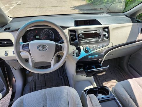 Used 2014 Toyota Sienna LE FWD image 7