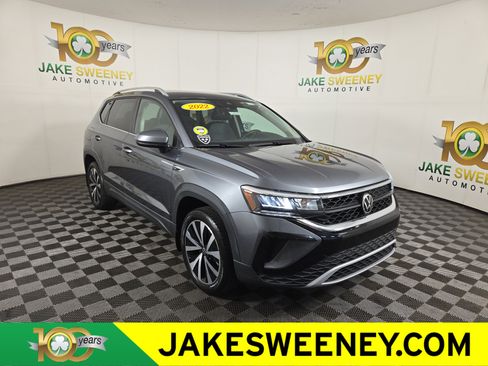 Used 2022 Volkswagen Taos SE FWD image 1