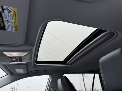 Used 2022 Toyota RAV4 Limited image 19