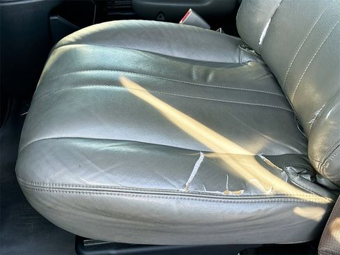 Used 2017 Chevrolet Express 2500 image 18