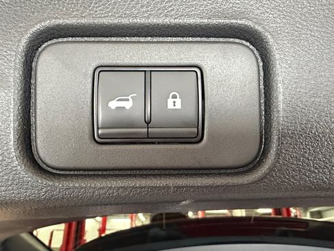 Used 2025 Nissan Pathfinder SL AWD/4WD image 35