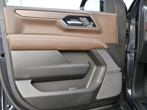 Used 2025 GMC Yukon Denali Ultimate AWD/4WD image 19