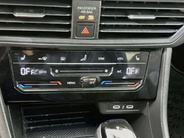Used 2025 Volkswagen Jetta SE w/ Sunroof Package FWD image 15
