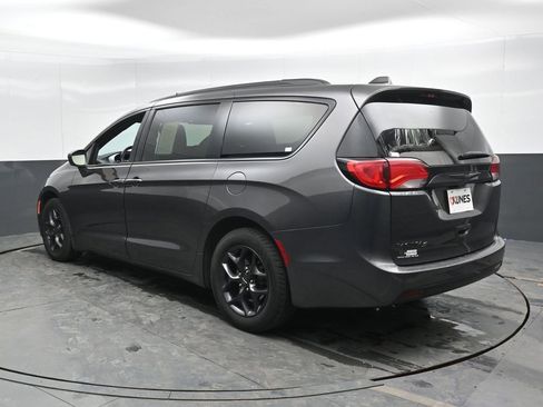 Used 2020 Chrysler Pacifica Touring-L Plus FWD image 43