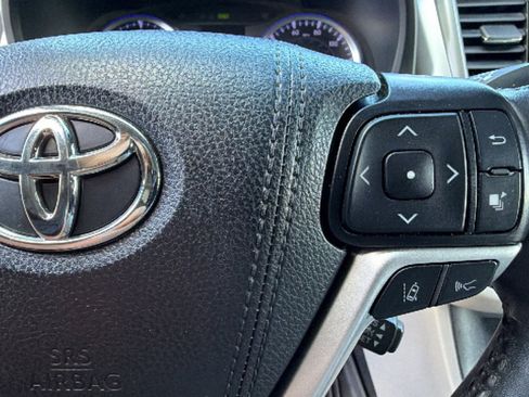 Used 2019 Toyota Highlander XLE AWD/4WD image 20