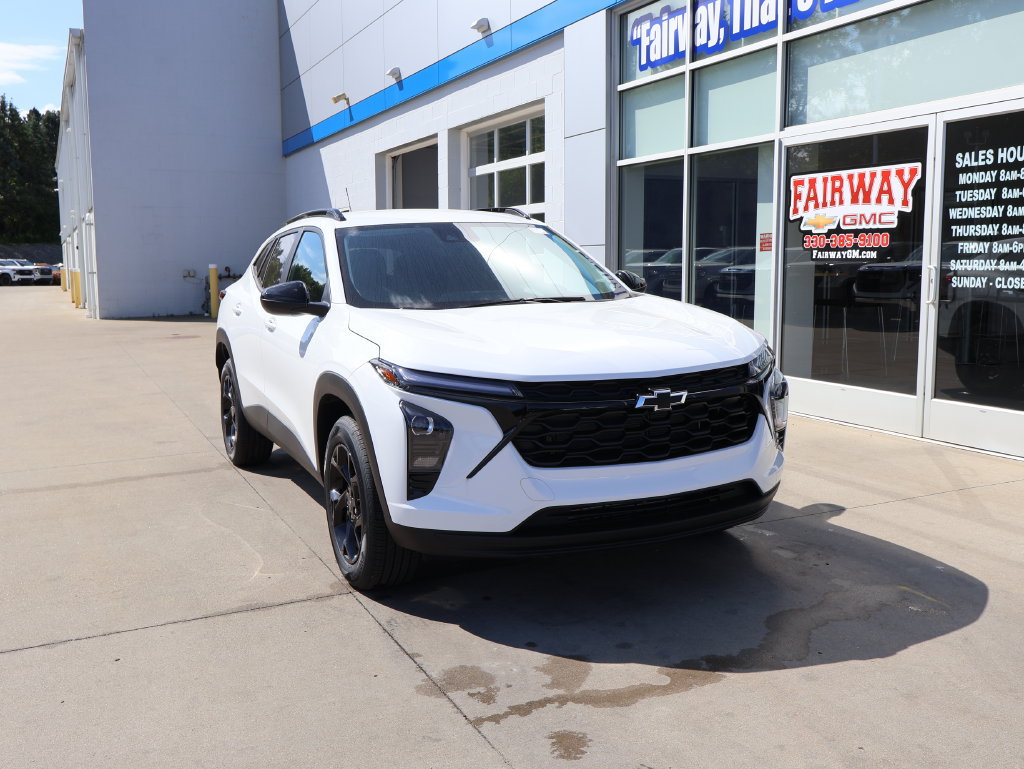 New 2026 Chevrolet Trax LT w/ Driver Confidence Package FWD image 2