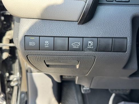 Used 2020 Toyota Camry LE image 19