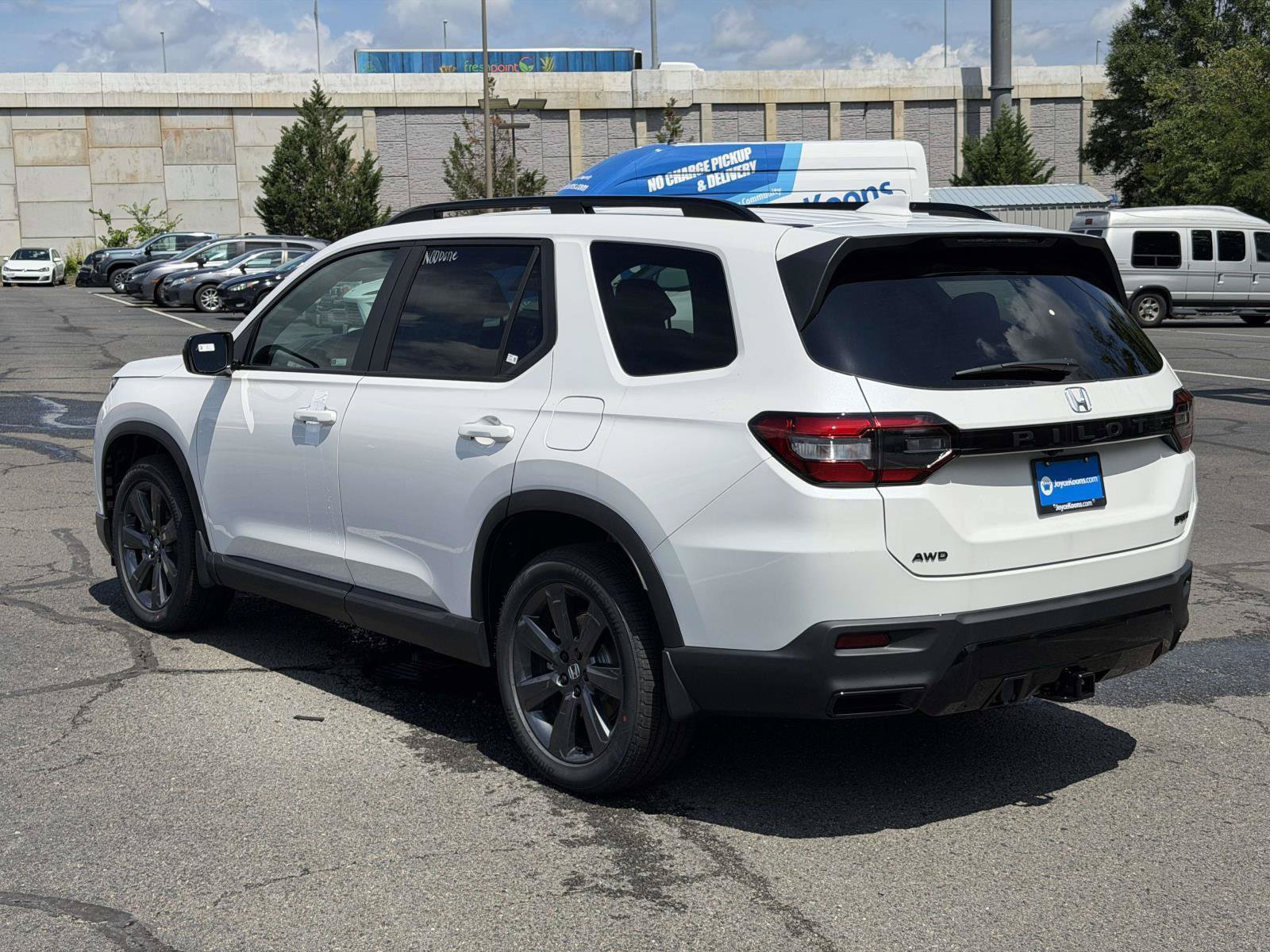 New 2026 Honda Pilot Sport image 2