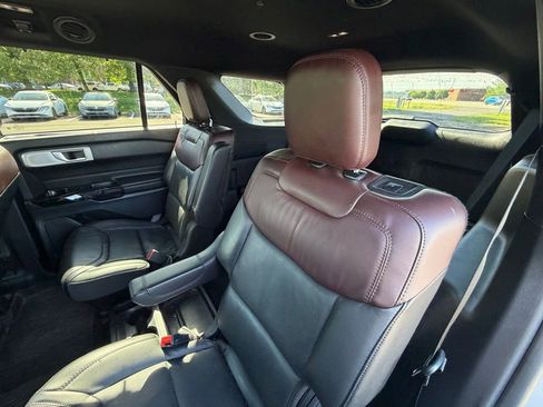 Used 2021 Ford Explorer Platinum w/ Premium Technology Package AWD/4WD image 8