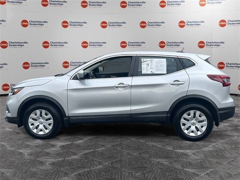 Used 2020 Nissan Rogue Sport S image 2