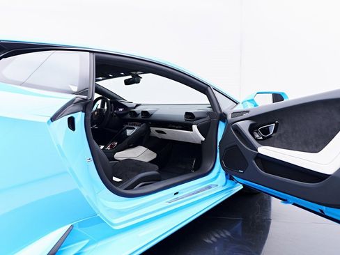 Used 2023 Lamborghini Huracan EVO image 39