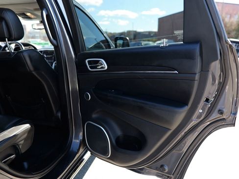 Used 2018 Jeep Grand Cherokee Summit image 33