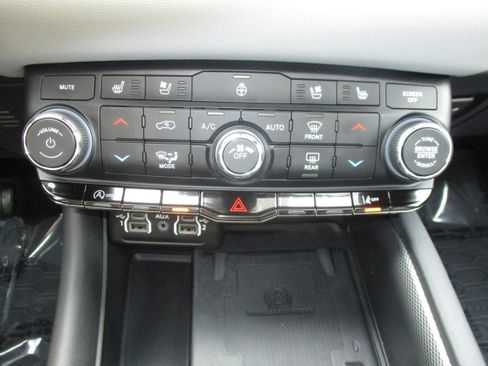 Used 2024 Dodge Durango GT AWD/4WD image 29
