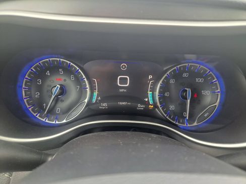 Used 2021 Chrysler Pacifica Touring-L FWD image 12