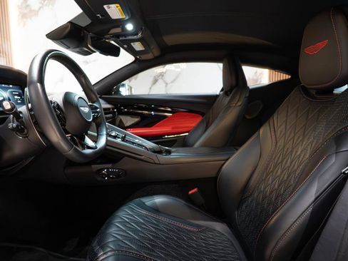 Used 2024 Aston Martin DB12 Coupe RWD image 9