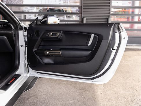 Used 2020 Ford Mustang Shelby GT500 w/ Carbon Fiber Track Pack image 25