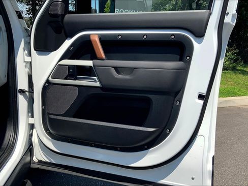 Used 2024 Land Rover Defender 110 S image 22