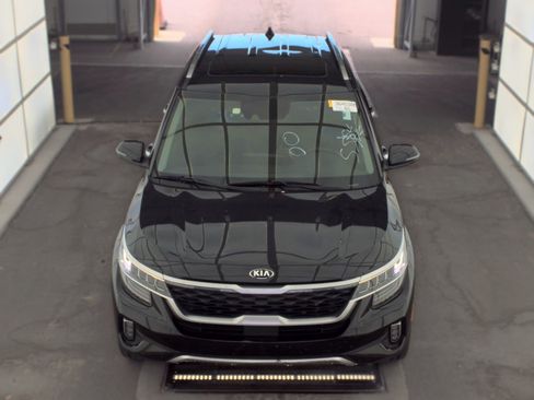 Used 2021 Kia Seltos SX w/ SX Sunroof Package AWD/4WD image 2