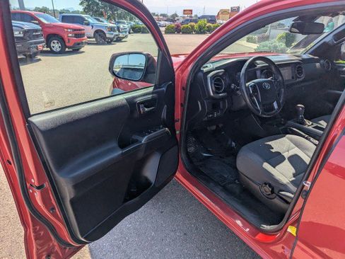 Used 2019 Toyota Tacoma TRD Off-Road w/ Technology Package AWD/4WD image 8