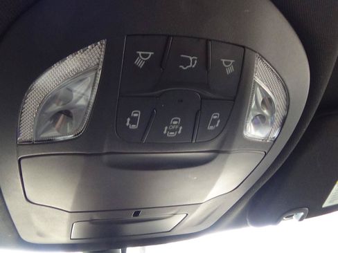Certified 2025 Chrysler Pacifica Select FWD image 30