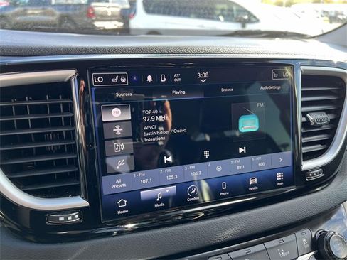 Used 2023 Chrysler Pacifica Touring-L image 19