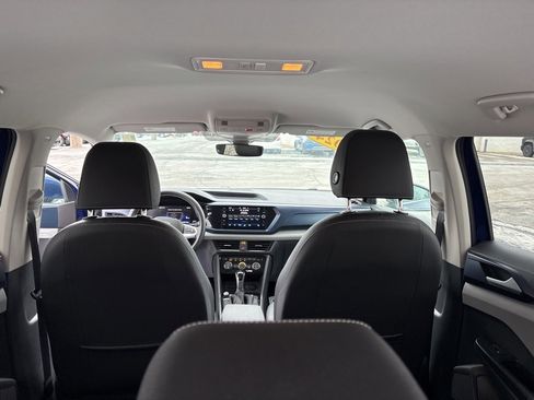 Used 2024 Volkswagen Taos SE image 9