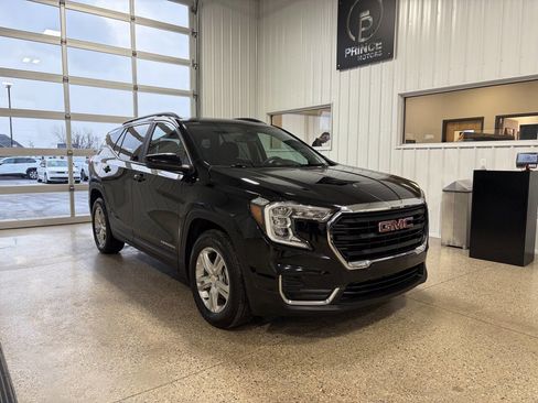 Used 2023 GMC Terrain SLE w/ Driver Convenience Package image 6