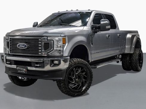Used 2021 Ford F350 XLT w/ XLT Premium Package image 4