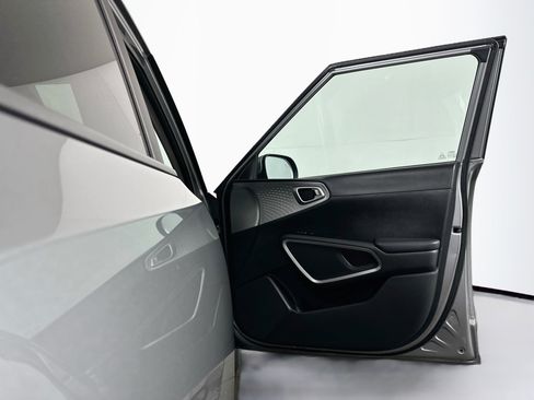 Used 2024 Kia Soul LX w/ Option Group 015 FWD image 30