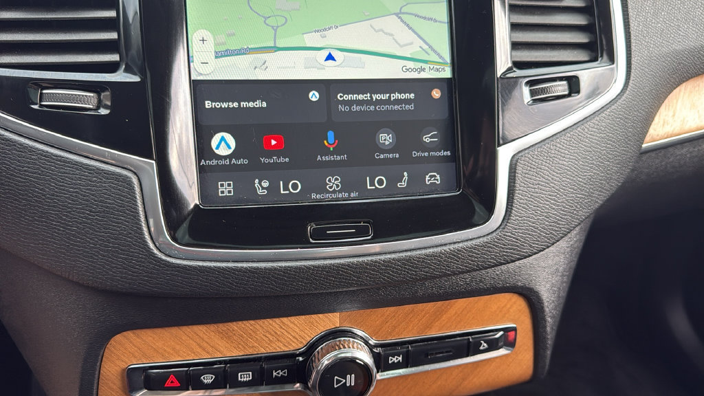 Certified 2025 Volvo XC90 T8 Plus AWD/4WD image 17