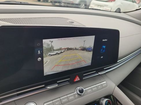 Used 2024 Hyundai Elantra SEL w/ Convenience Package image 21