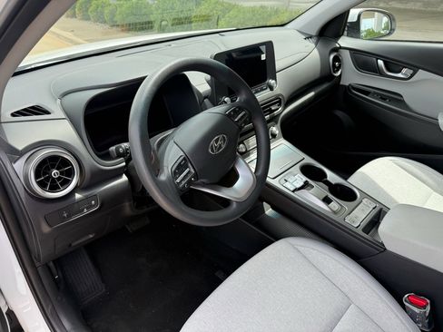 Used 2023 Hyundai Kona SE FWD image 10