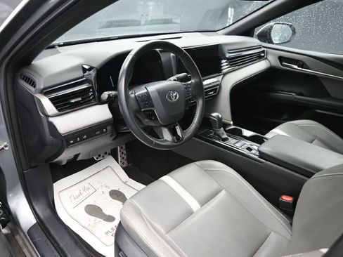 Used 2025 Toyota Camry SE FWD image 4