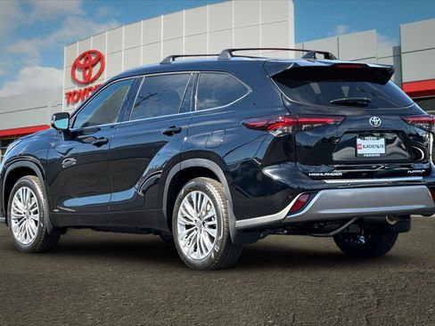 Certified 2026 Toyota Highlander Platinum AWD/4WD image 5