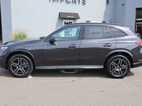 Used 2025 Mercedes-Benz GLC 300 4MATIC w/ AMG Line image 9