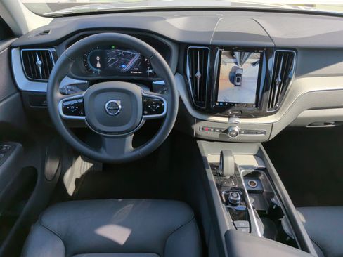 Used 2025 Volvo XC60 B5 Plus image 19