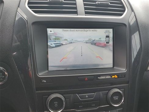 Used 2018 Ford Explorer XLT w/ Equipment Group 202A image 20