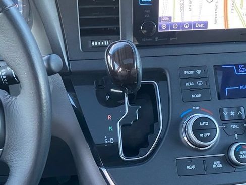 Used 2017 Toyota Sienna XLE w/ XLE Navigation Package AWD/4WD image 16