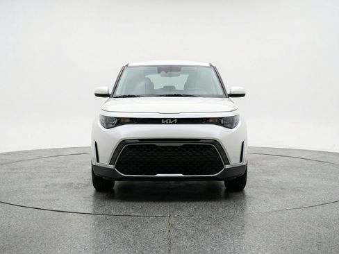 Used 2025 Kia Soul LX w/ LX Technology Package FWD image 2