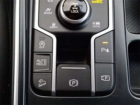 Certified 2025 Kia Sorento S image 24